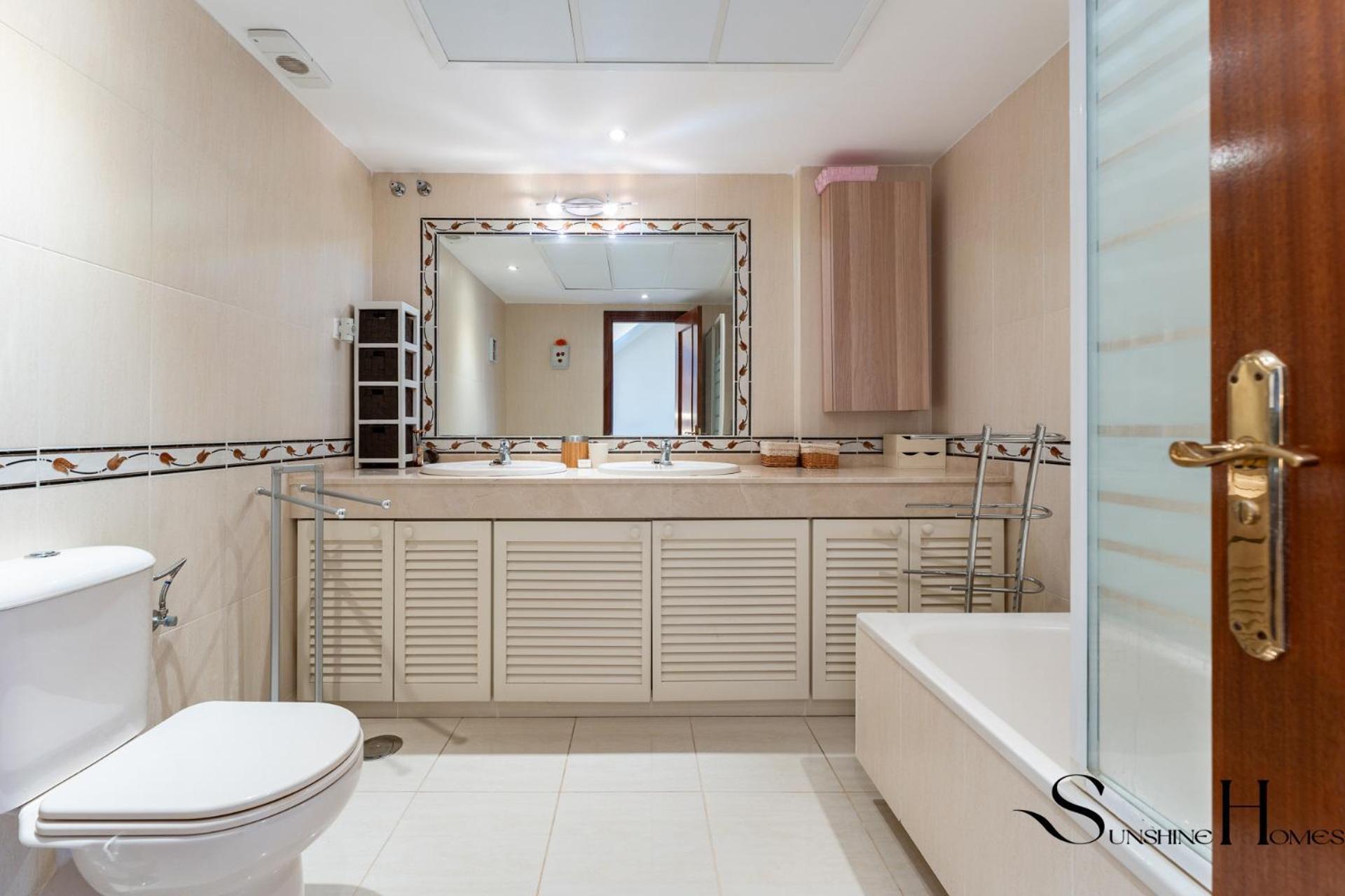 3-bed Seaview Escape, Pool, Garage, 4 Terraces Benalmadena