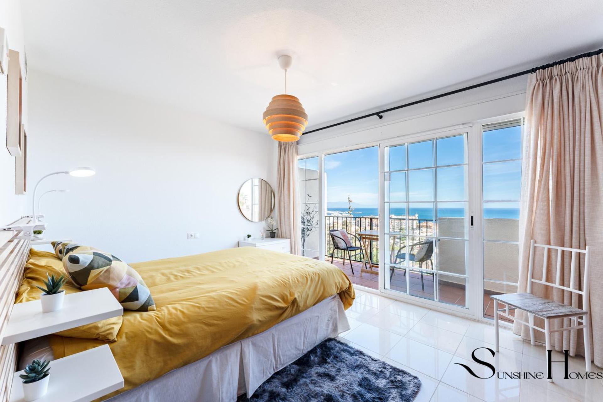 3-bed Seaview Escape, Pool, Garage, 4 Terraces Holiday home